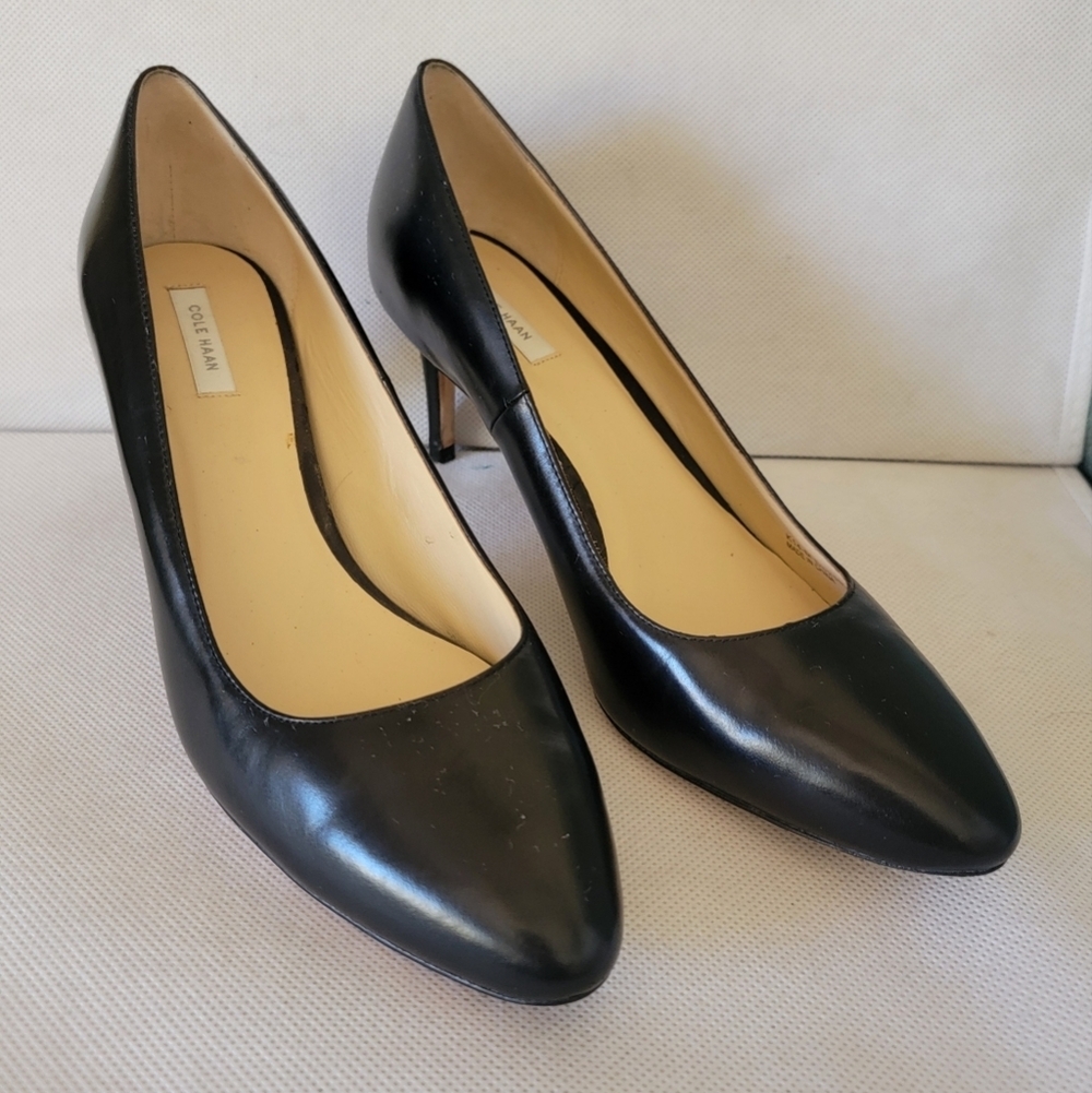 *MINT - COLE HAAN BLACK LEATHER HEELS (sz 9) - Picture 1 of 6